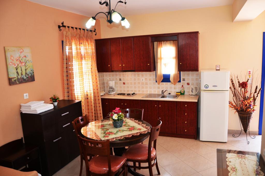 Alkioni Hotel Фойникион Экстерьер фото
